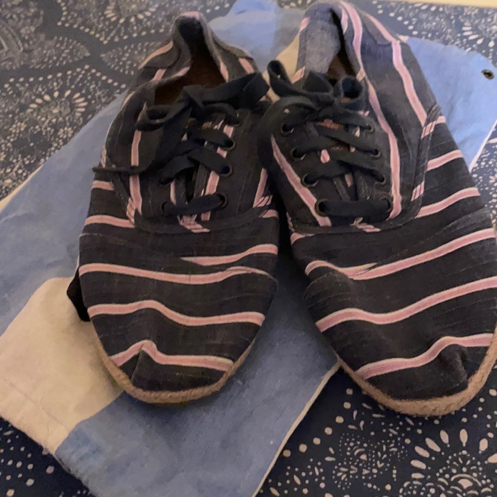 Toms